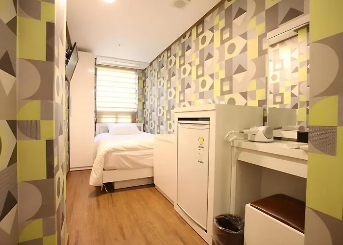 Myeongdong Mom House 3*