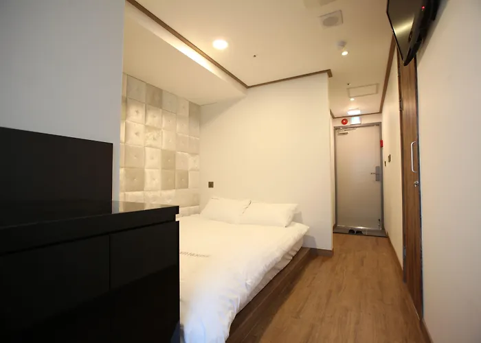Hotel Myeongdong Mom House 3*