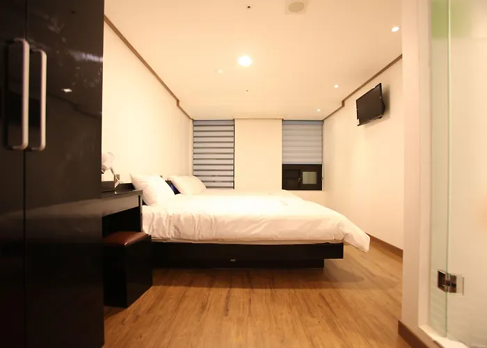 Hotel Myeongdong Mom House 3*